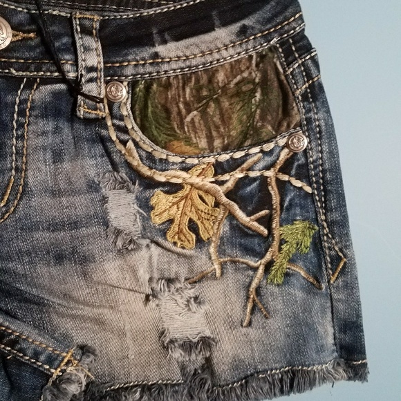 Realtree by Grace in La Embroidered Jean Shorts - Picture 8 of 8